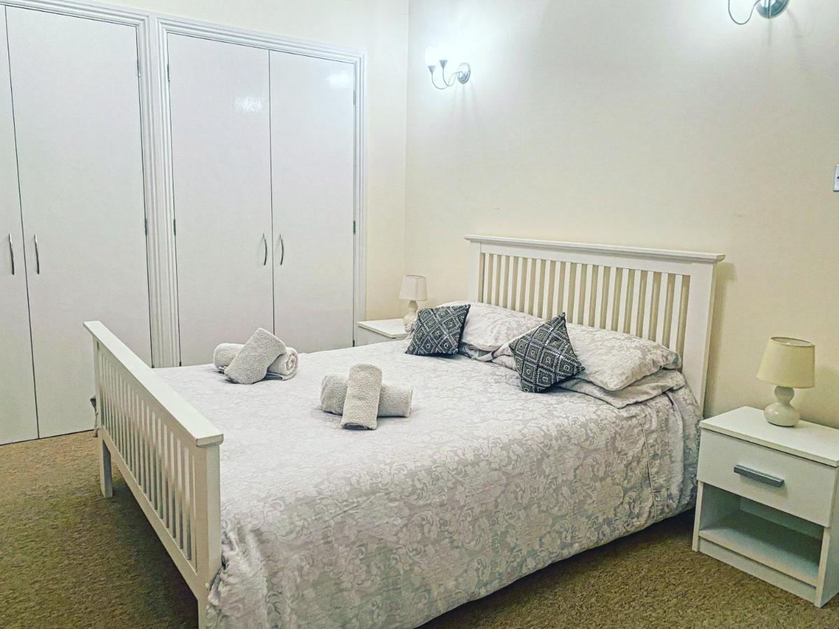 Luxury 2 Beds Apartment By The Sea 본머스 외부 사진