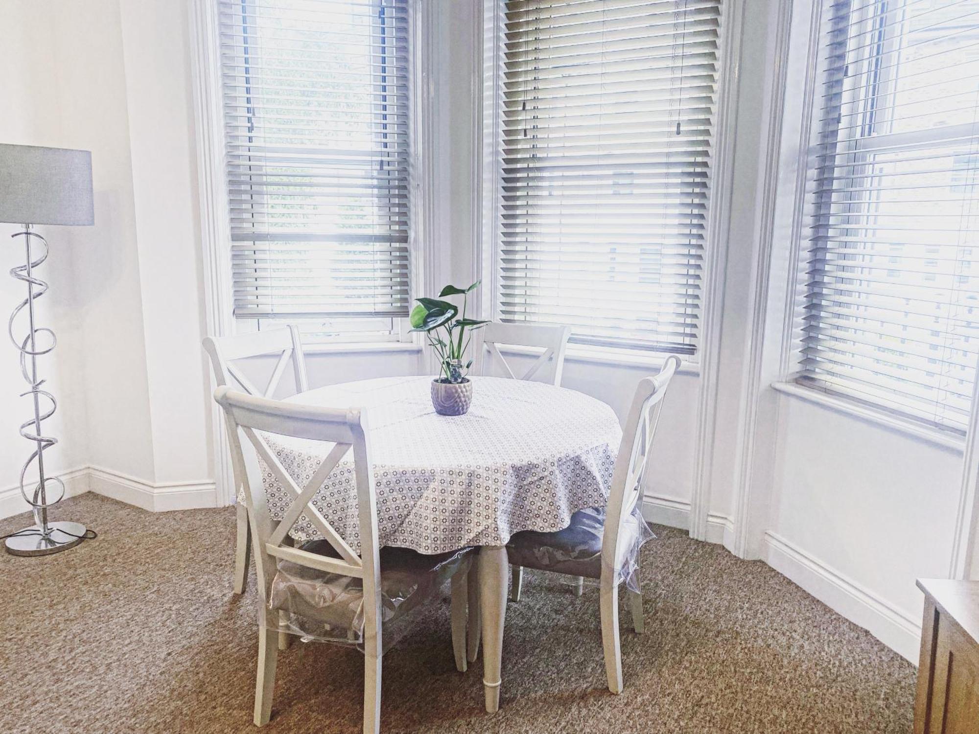 Luxury 2 Beds Apartment By The Sea 본머스 외부 사진